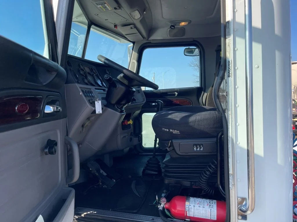 2014 Peterbilt 365 - image 10