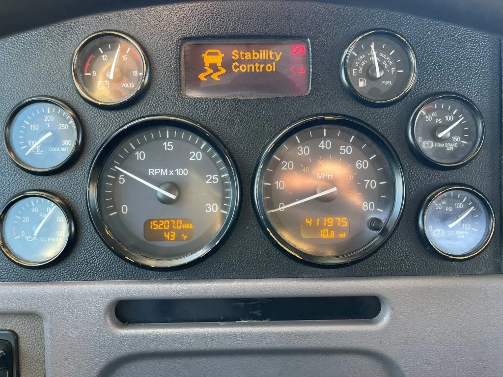 2014 Peterbilt 365 - image 11