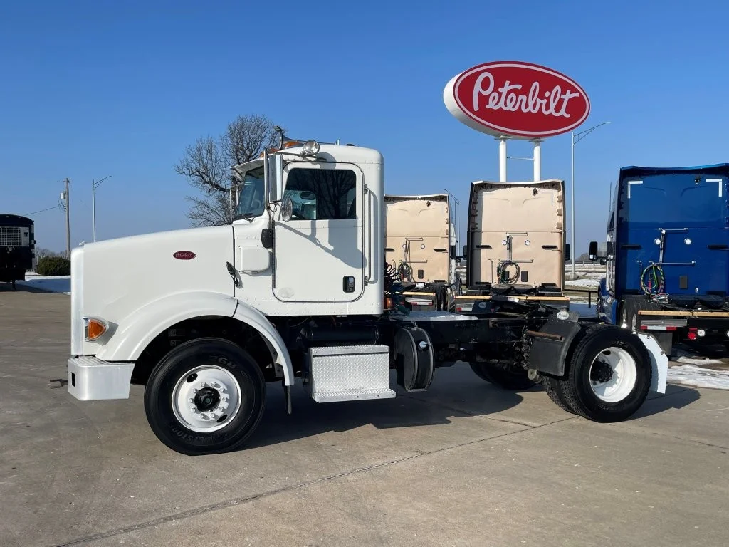 2014 Peterbilt 365 - image 2