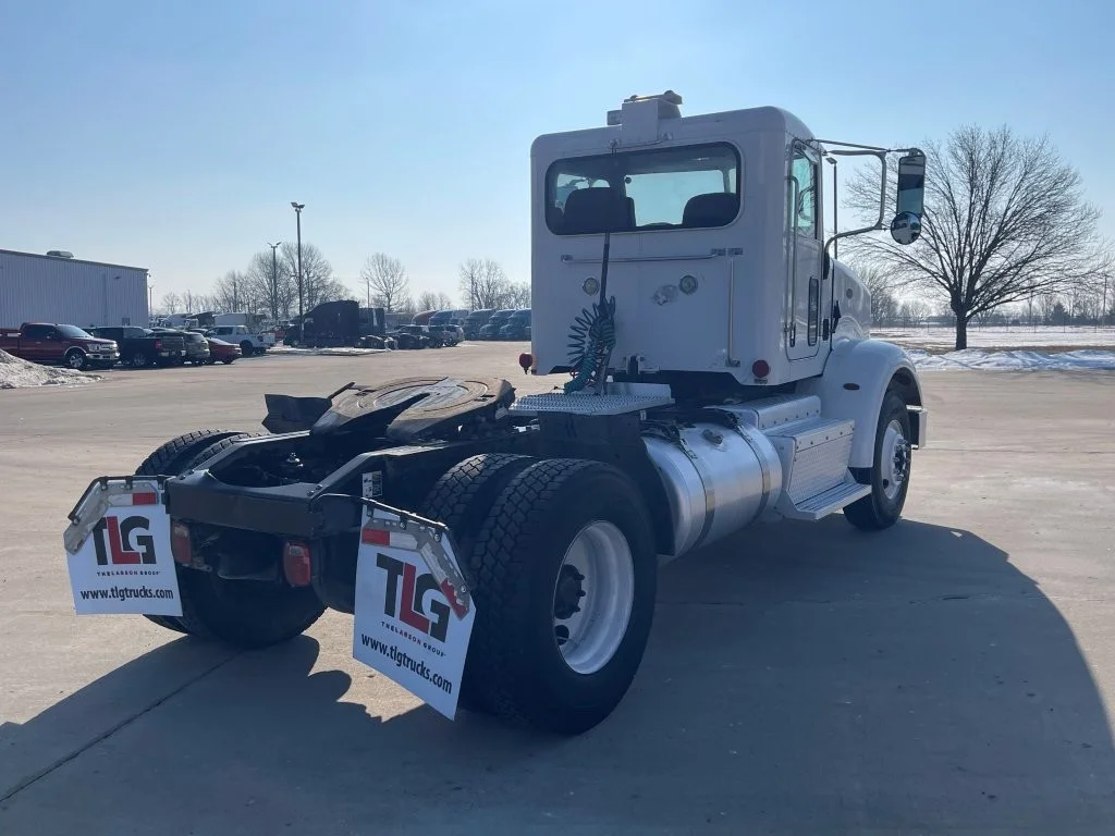 2014 Peterbilt 365 - image 5