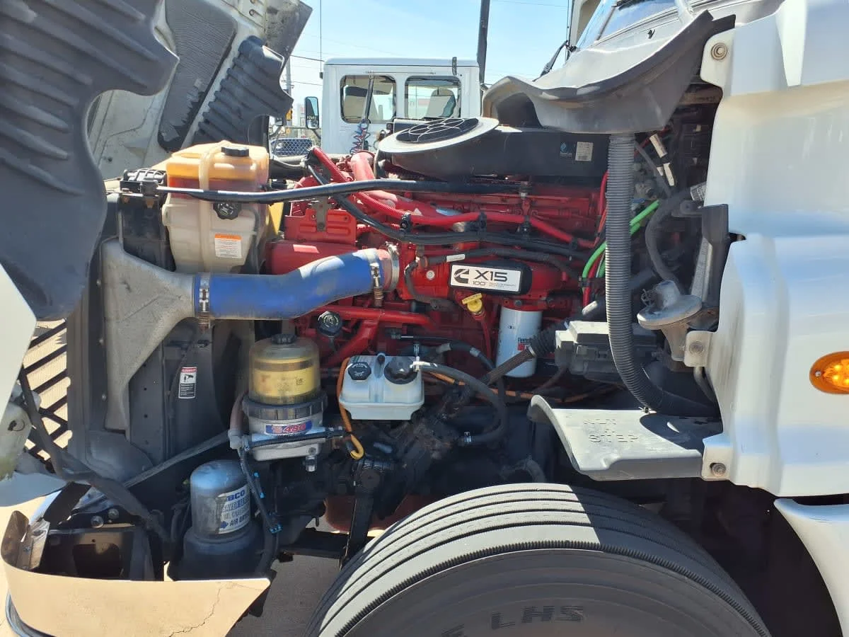 2020 Freightliner Cascadia - image 9