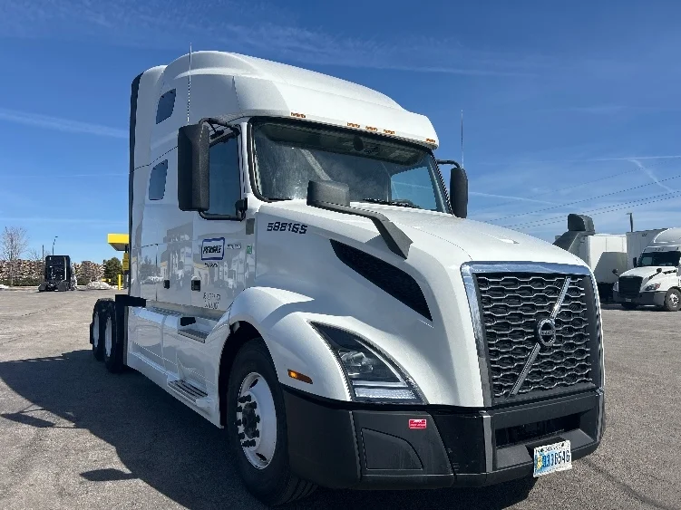 2023 Volvo VNL 760 in Davenport, IA
