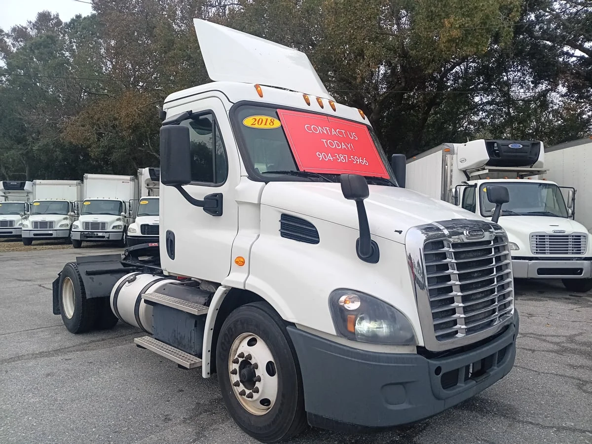 2018 Freightliner Cascadia - image 3