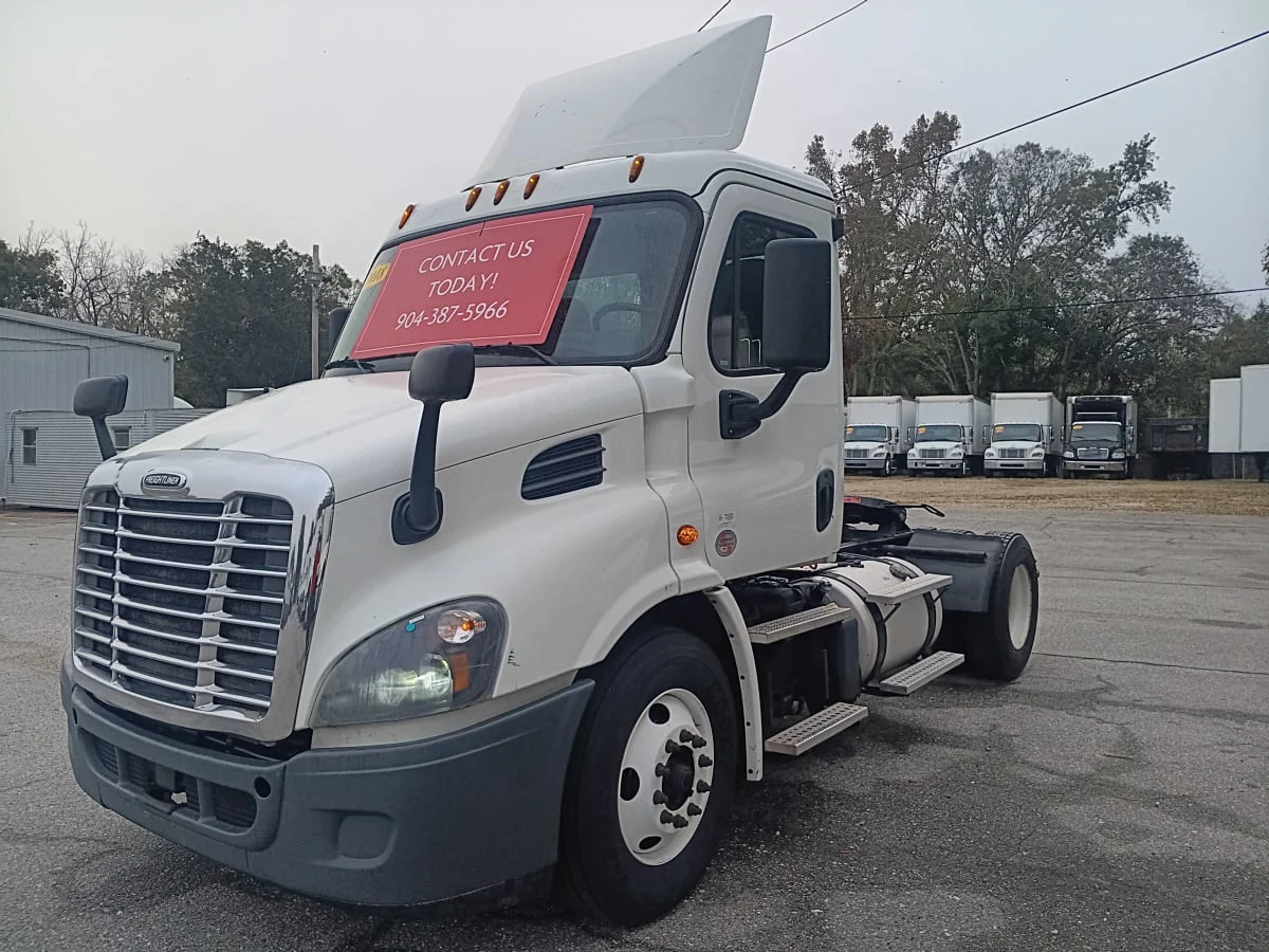 2018 Freightliner Cascadia - image 2