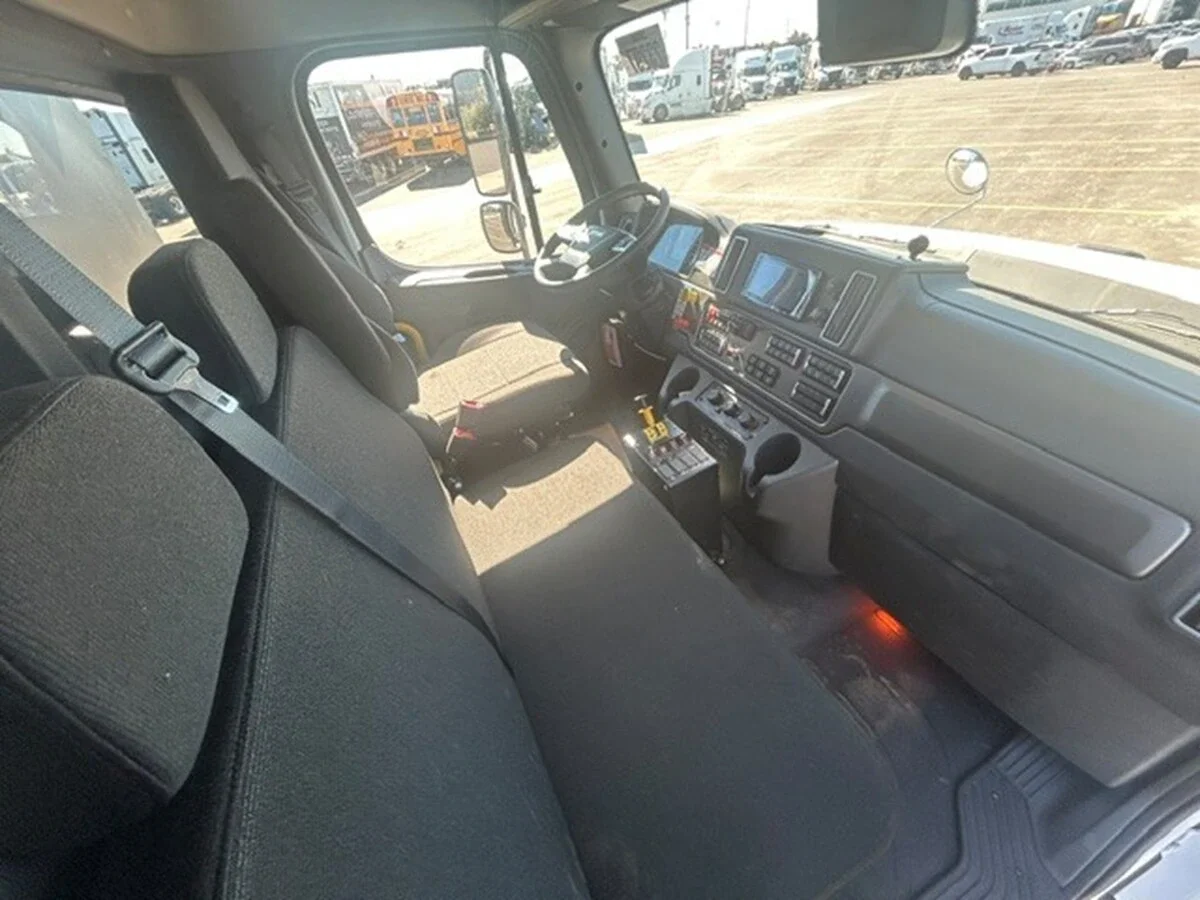 2027 Freightliner 114SD — photo 10