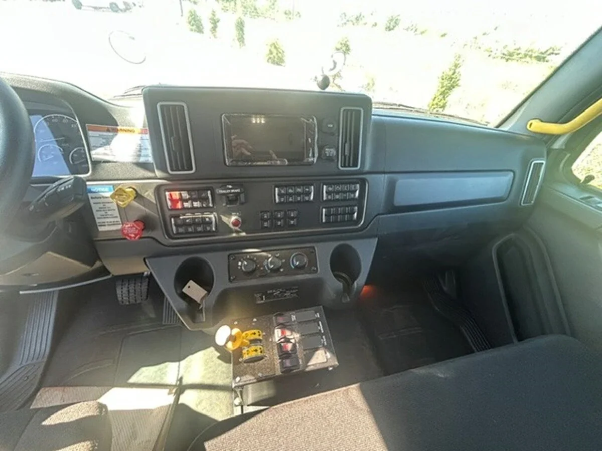 2027 Freightliner 114SD — photo 11