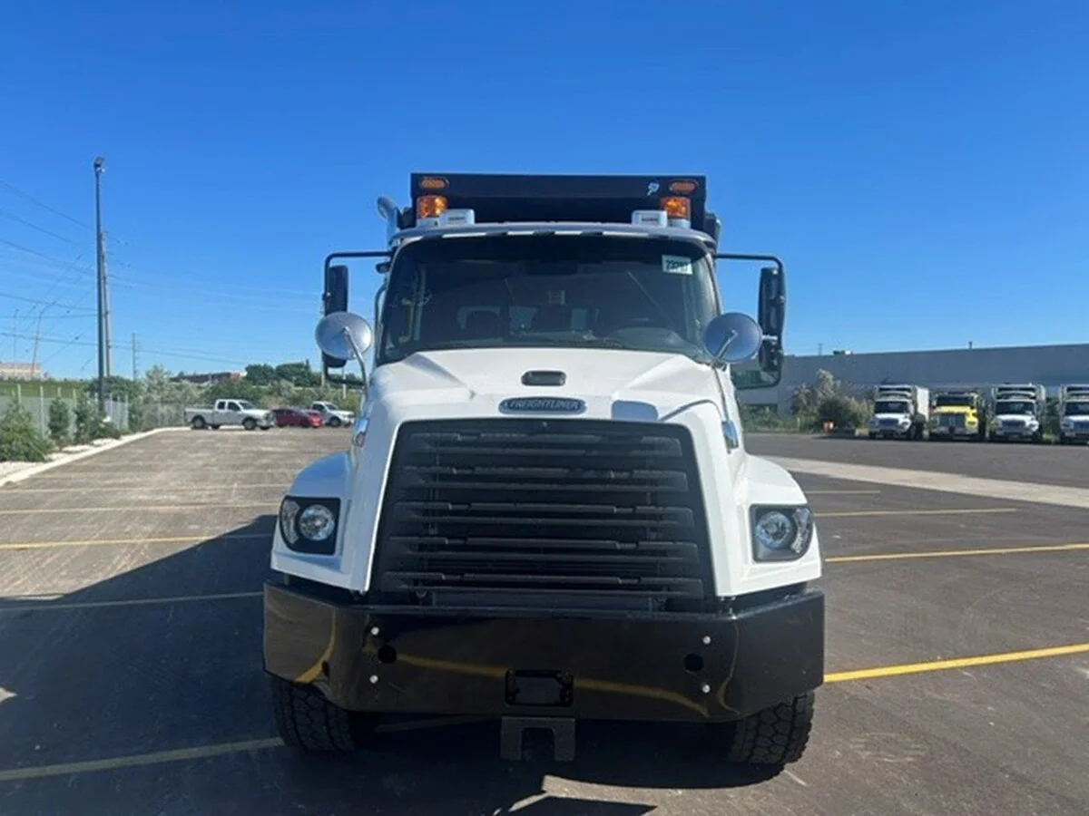2027 Freightliner 114SD — photo 2