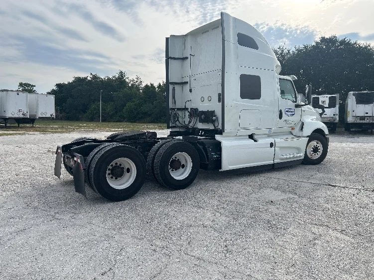 2020 International LT in Tampa, FL — photo 7