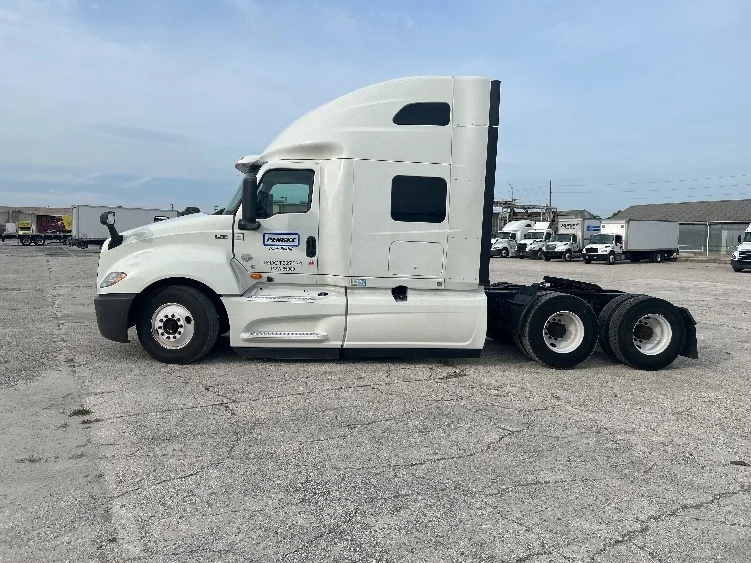 2020 International LT in Tampa, FL — photo 4