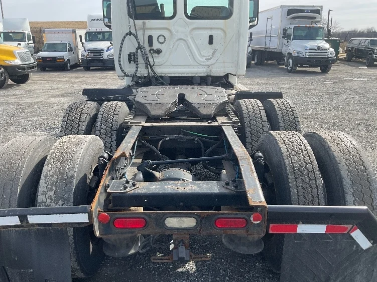 2018 Freightliner Cascadia - image 6