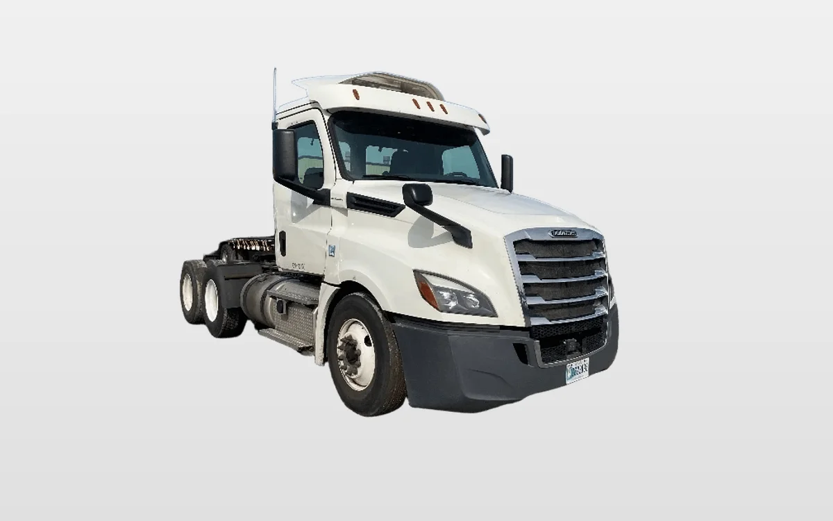 2018 Freightliner Cascadia - image 1
