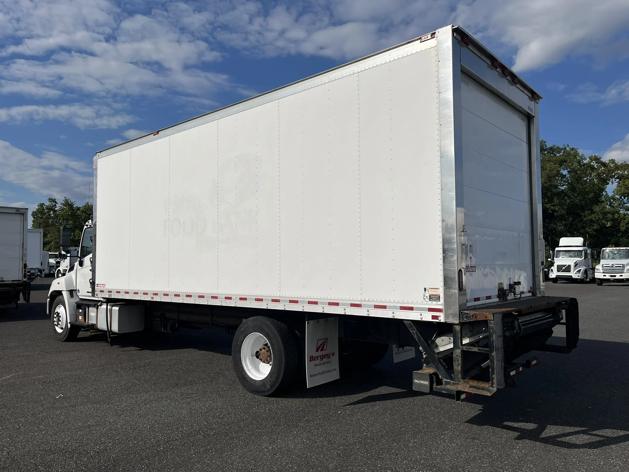 2018 Hino 338 - image 6