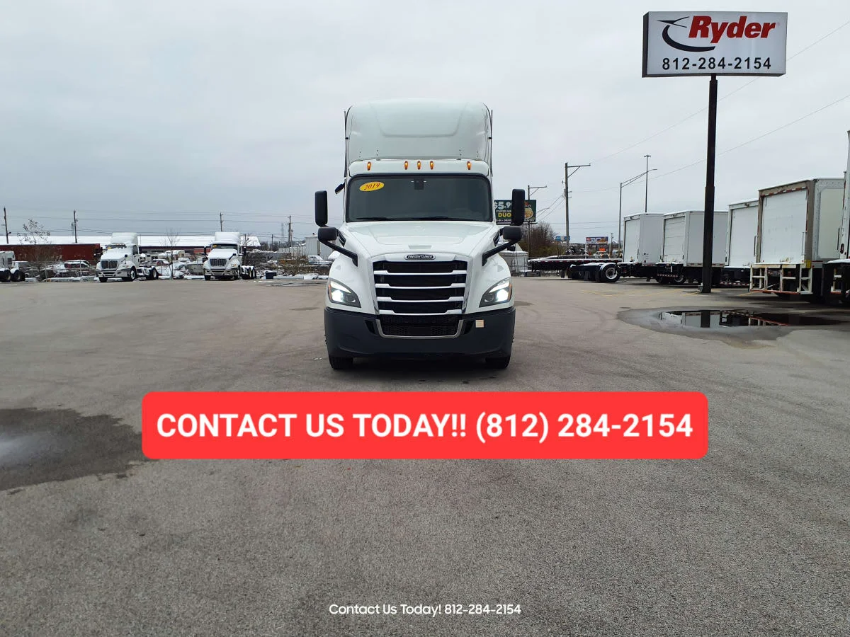 2019 Freightliner Cascadia in Clarksville, IN — photo 2