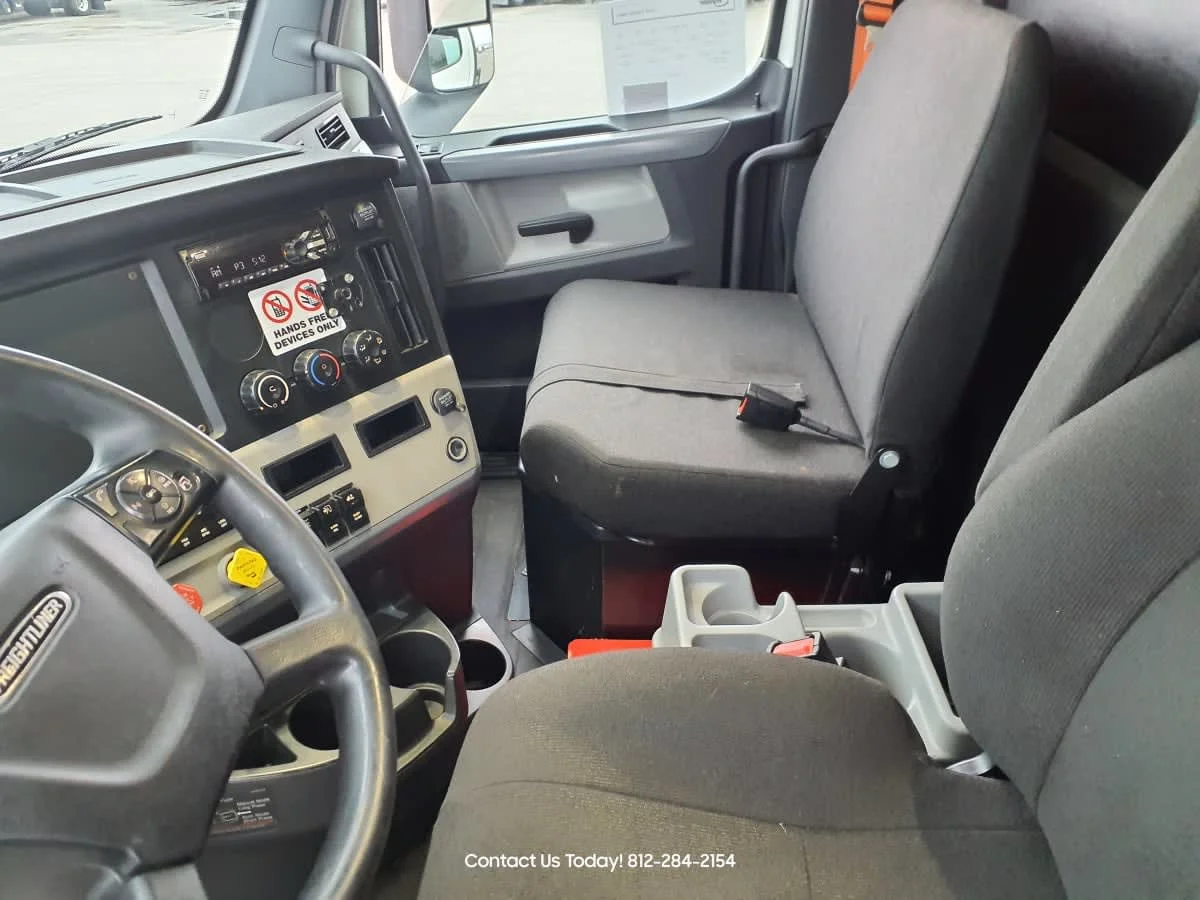 2019 Freightliner Cascadia in Clarksville, IN — photo 7