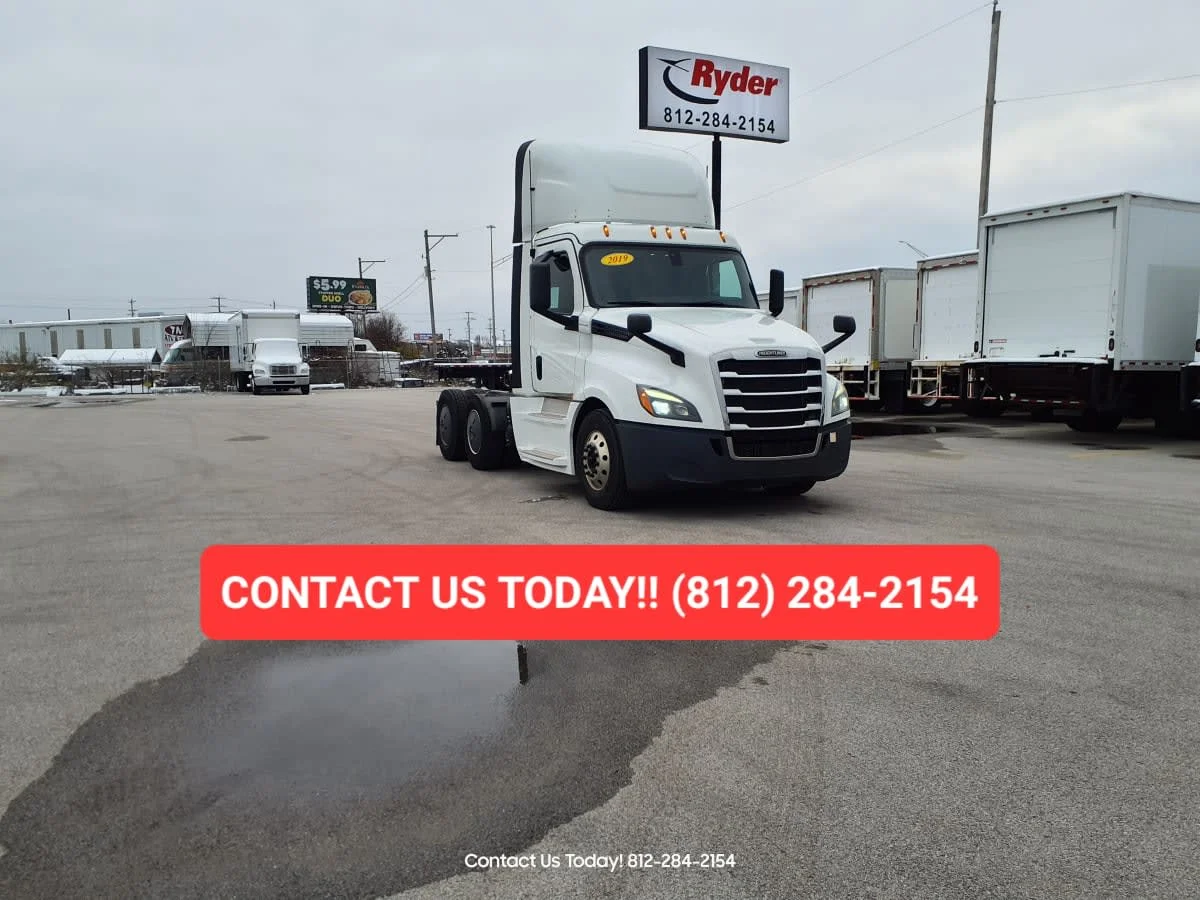 2019 Freightliner Cascadia in Clarksville, IN — photo 3