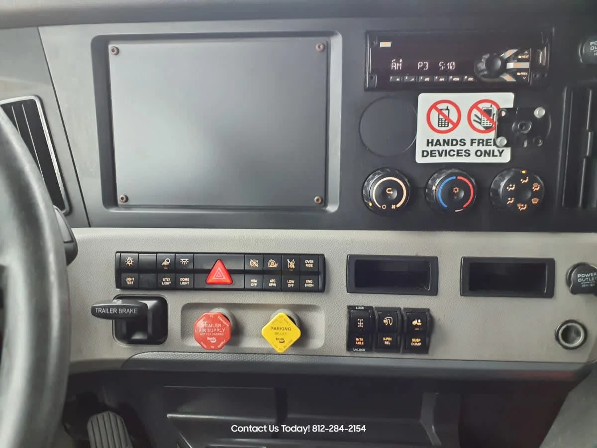 2019 Freightliner Cascadia in Clarksville, IN — photo 9