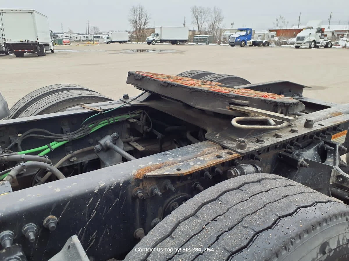 2019 Freightliner Cascadia in Clarksville, IN — photo 13