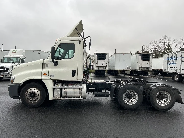 2019 Freightliner Cascadia in Capitol Heights, MD — photo 4