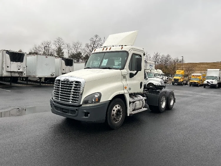 2019 Freightliner Cascadia in Capitol Heights, MD — photo 3