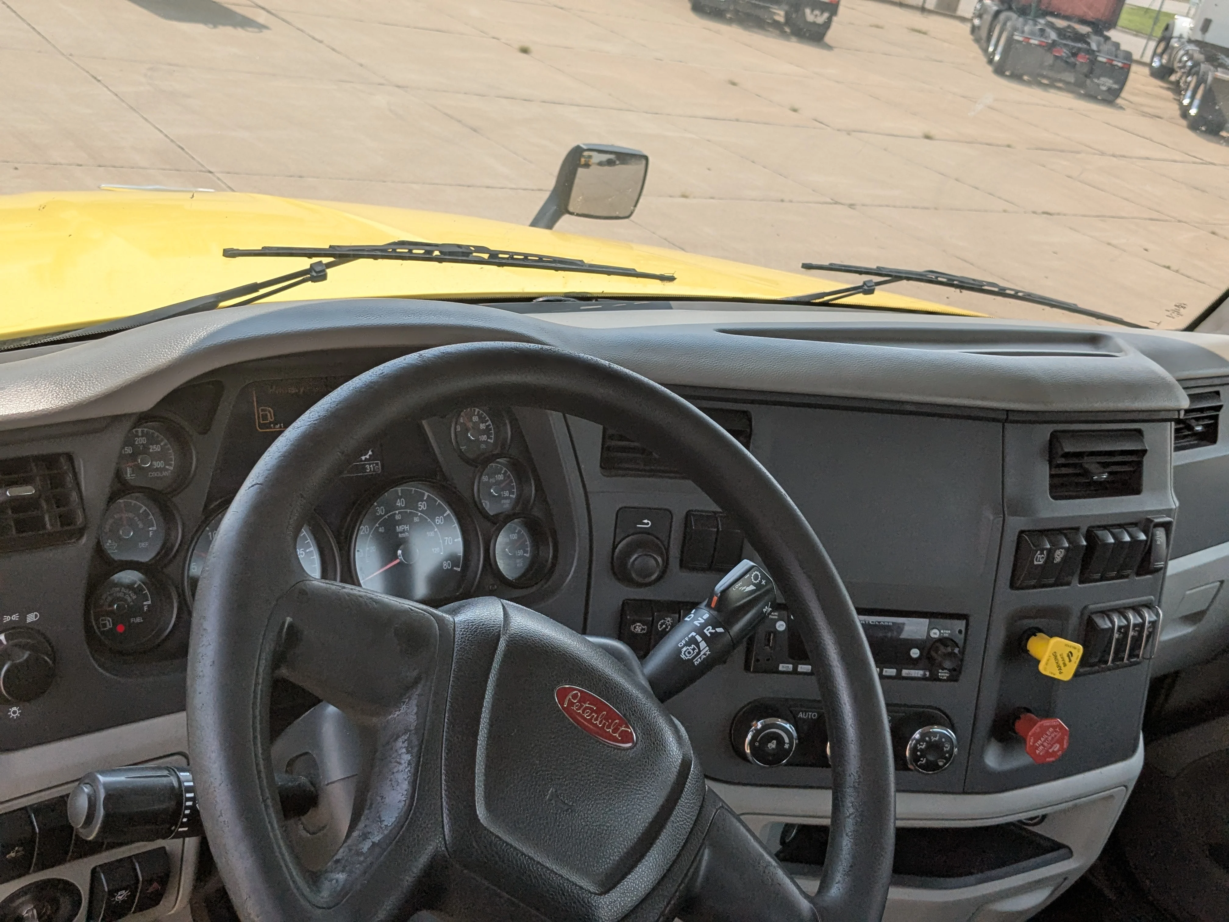 2021 Peterbilt 579 - image 9