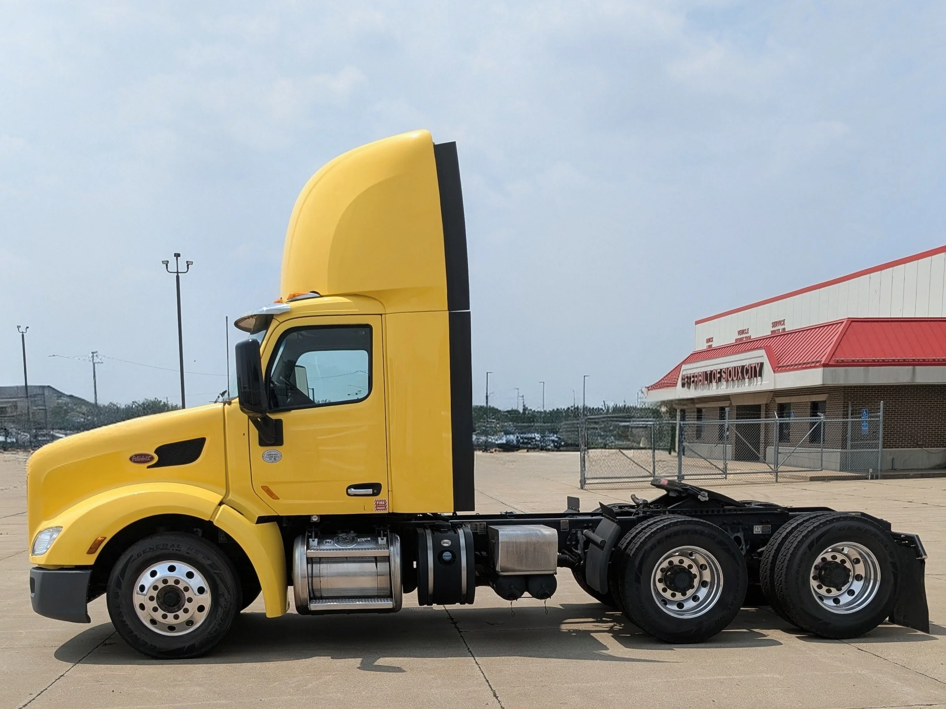2021 Peterbilt 579 in City — photo 4