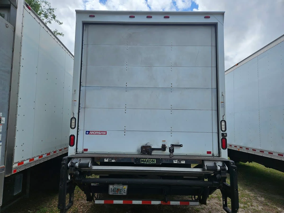 2015 Freightliner M2 106 - image 5