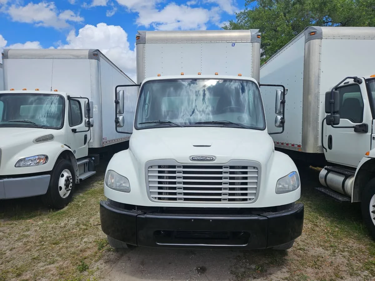 2015 Freightliner M2 106 - image 2
