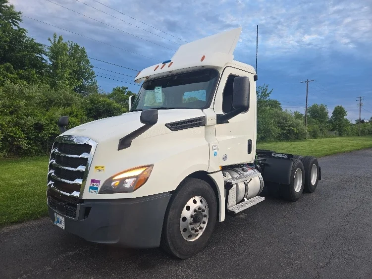 2020 Freightliner Cascadia in White Deer, PA — photo 3
