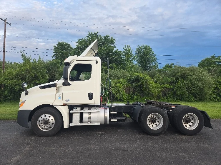 2020 Freightliner Cascadia in White Deer, PA — photo 4