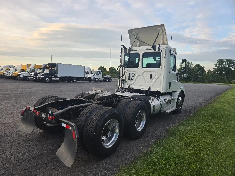 2020 Freightliner Cascadia in White Deer, PA — photo 7