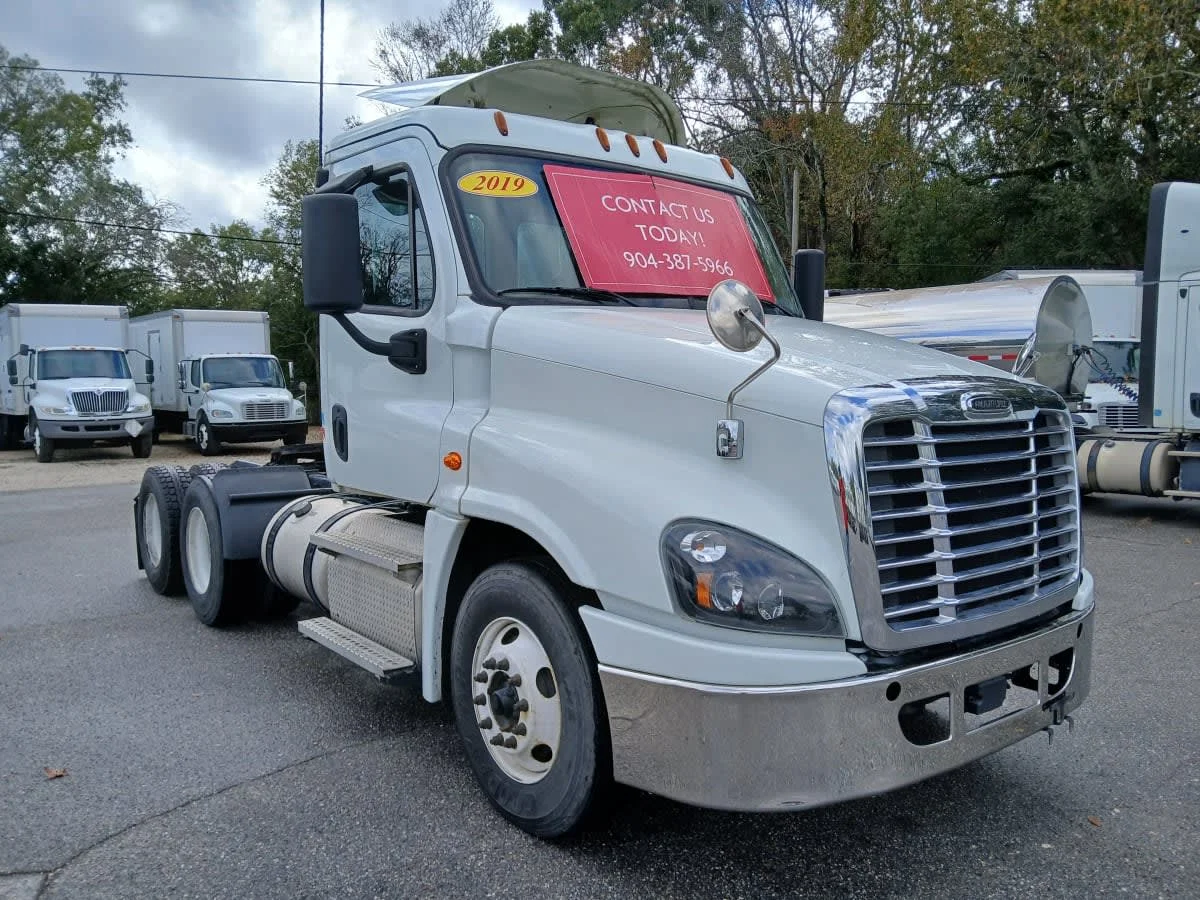 2019 Freightliner Cascadia in Jacksonville, FL — photo 3