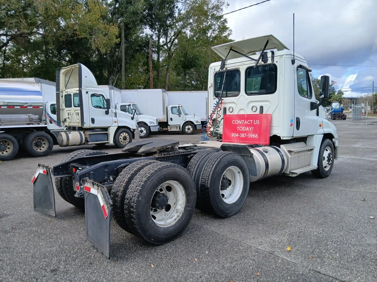 2019 Freightliner Cascadia in Jacksonville, FL — photo 4