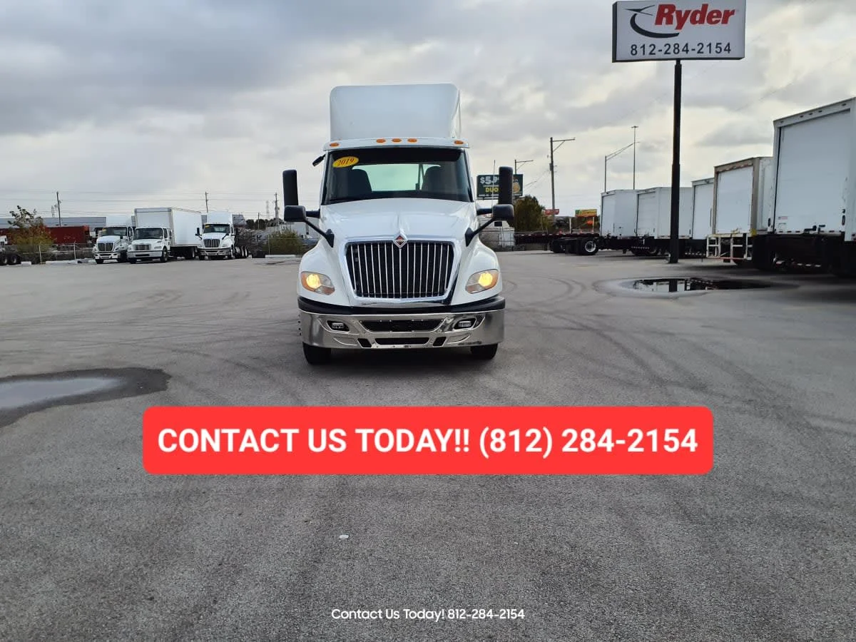 2019 International LT - image 2