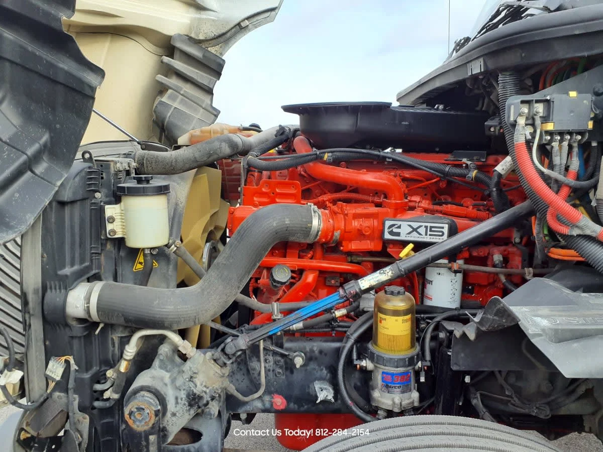 2019 International LT - image 8