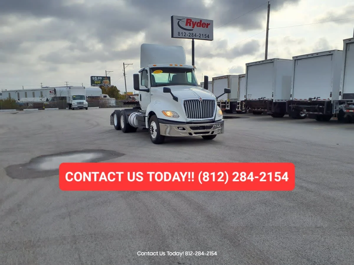 2019 International LT - image 3