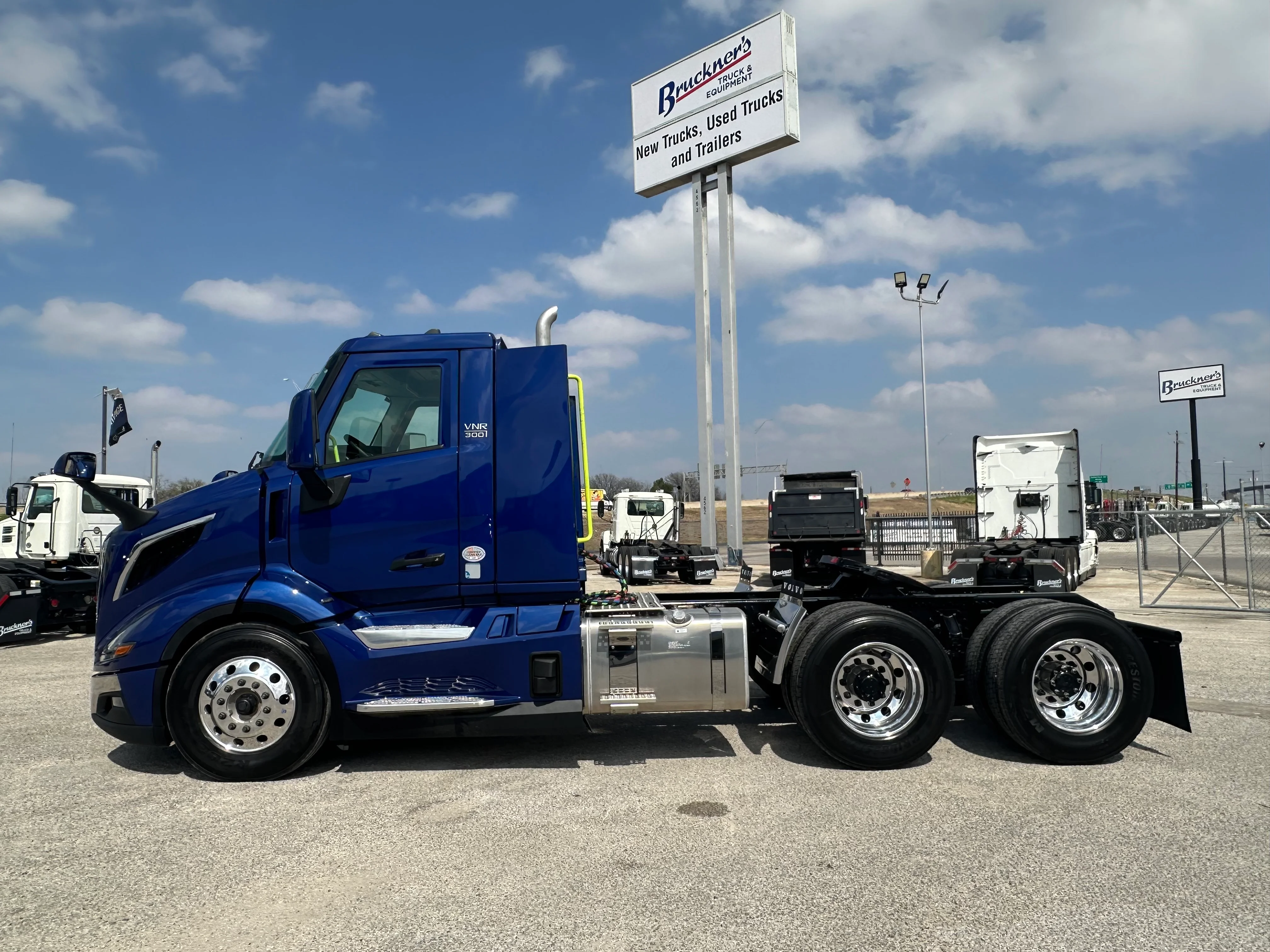 2027 Volvo VNR 640 in San Antonio, TX — photo 8