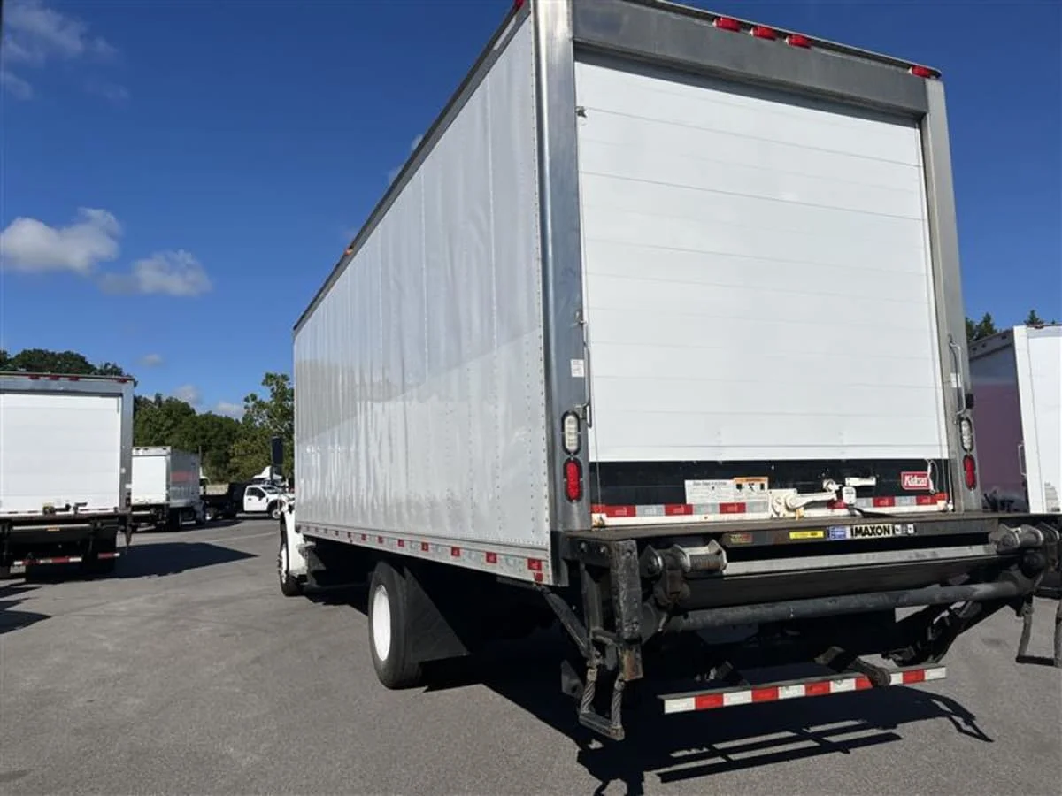 2017 Freightliner M2 106 - image 6