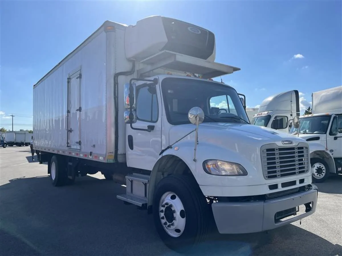 2017 Freightliner M2 106 - image 3