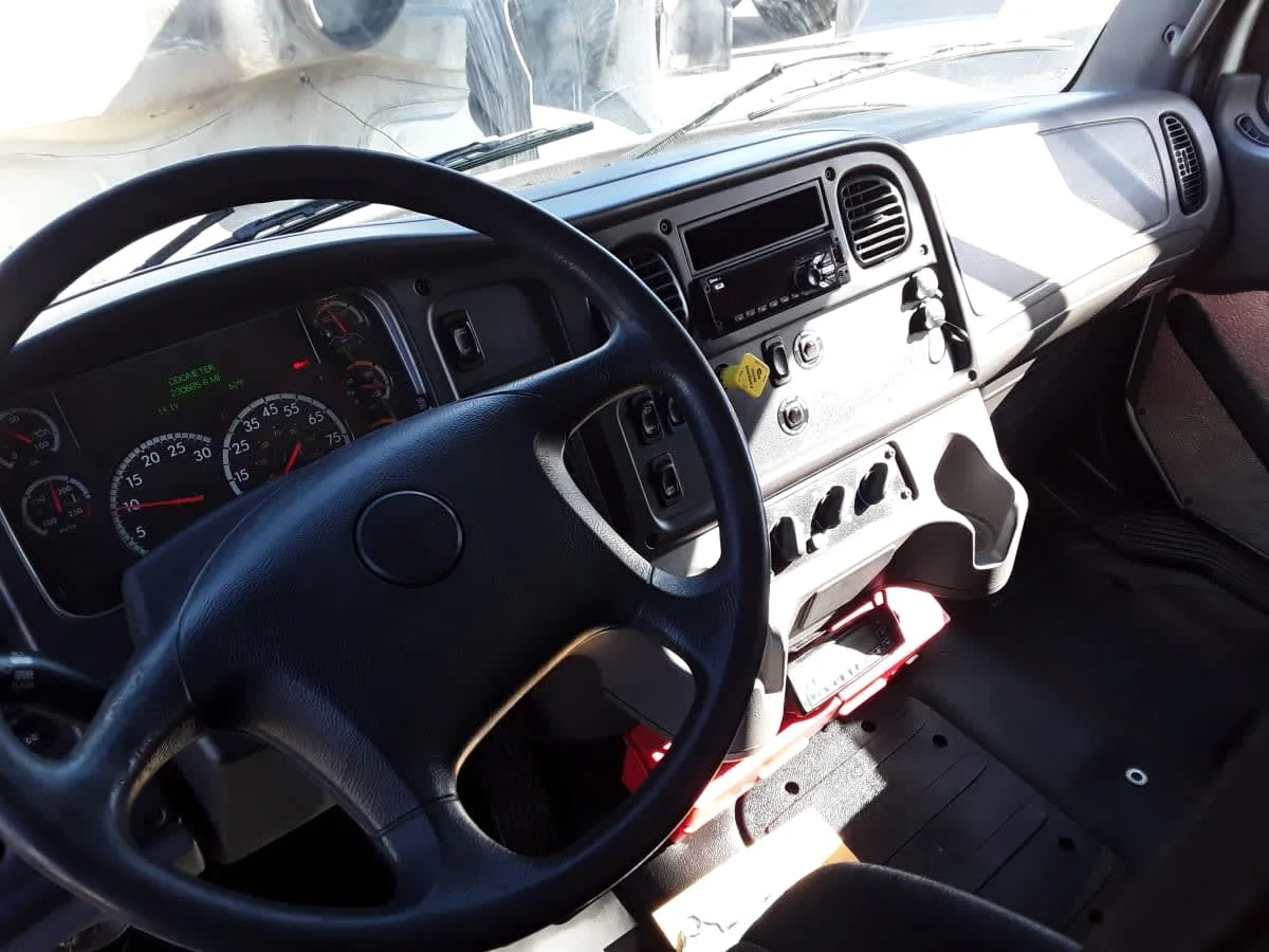 2019 Freightliner M2 106 in Dallas, TX — photo 8