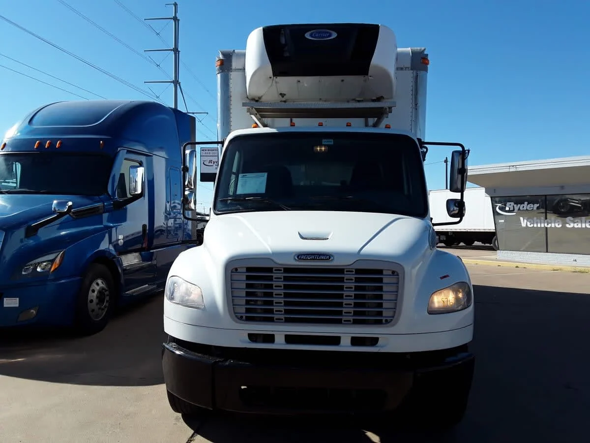 2019 Freightliner M2 106 in Dallas, TX — photo 2