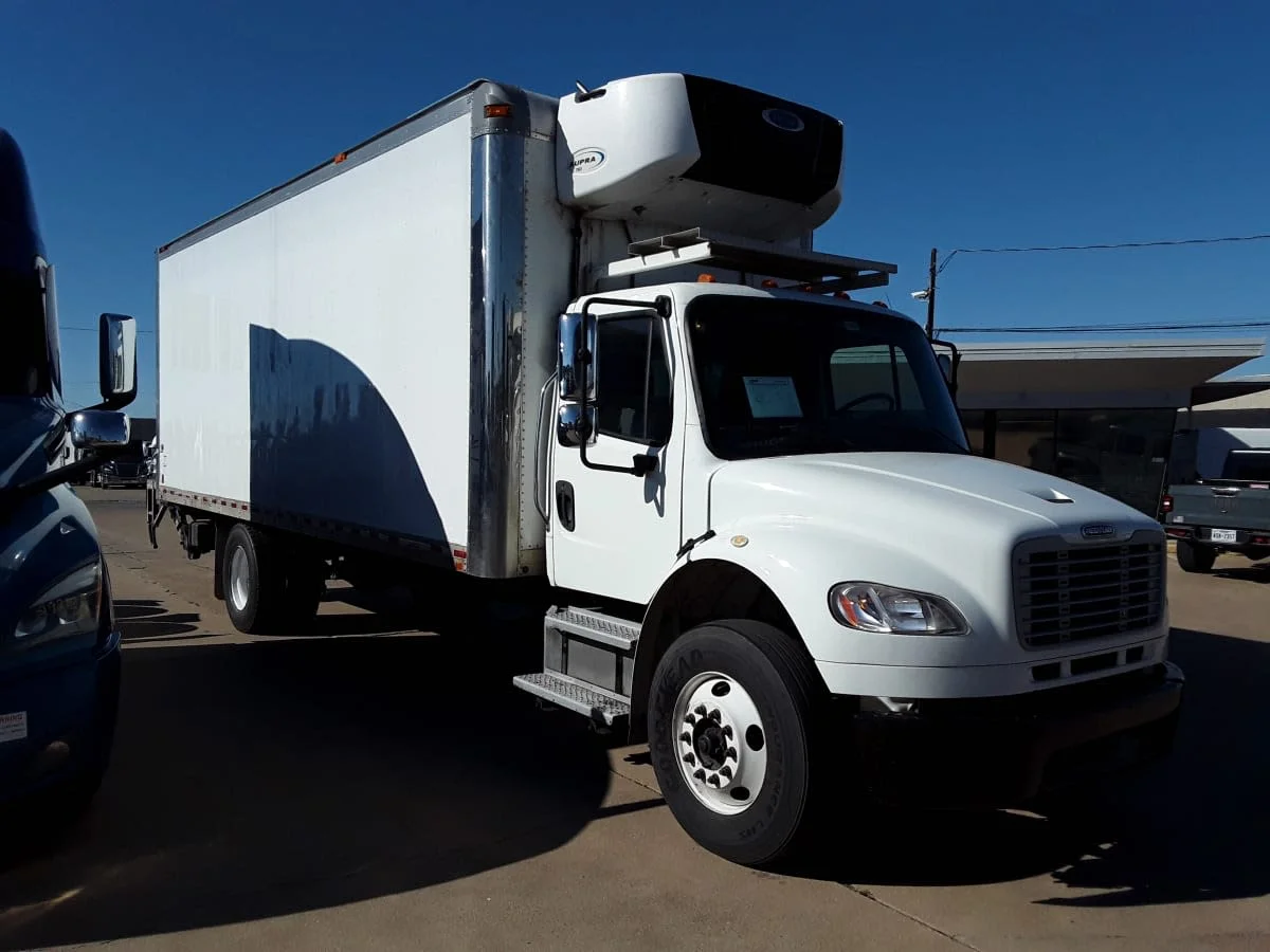 2019 Freightliner M2 106 in Dallas, TX — photo 3
