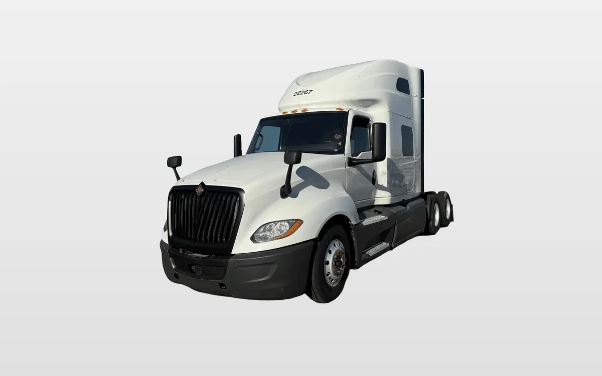 2022 International LT - image 1