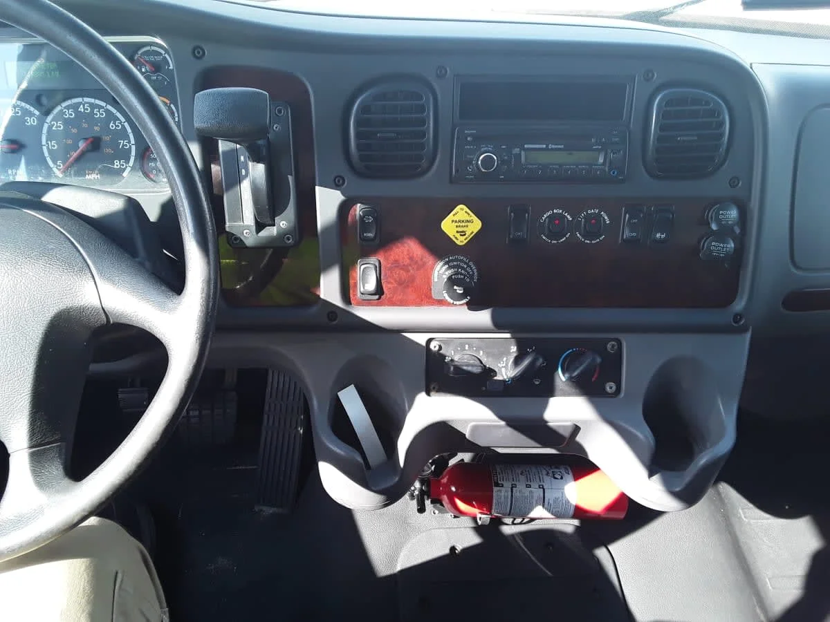 2016 Freightliner M2 106 - image 12