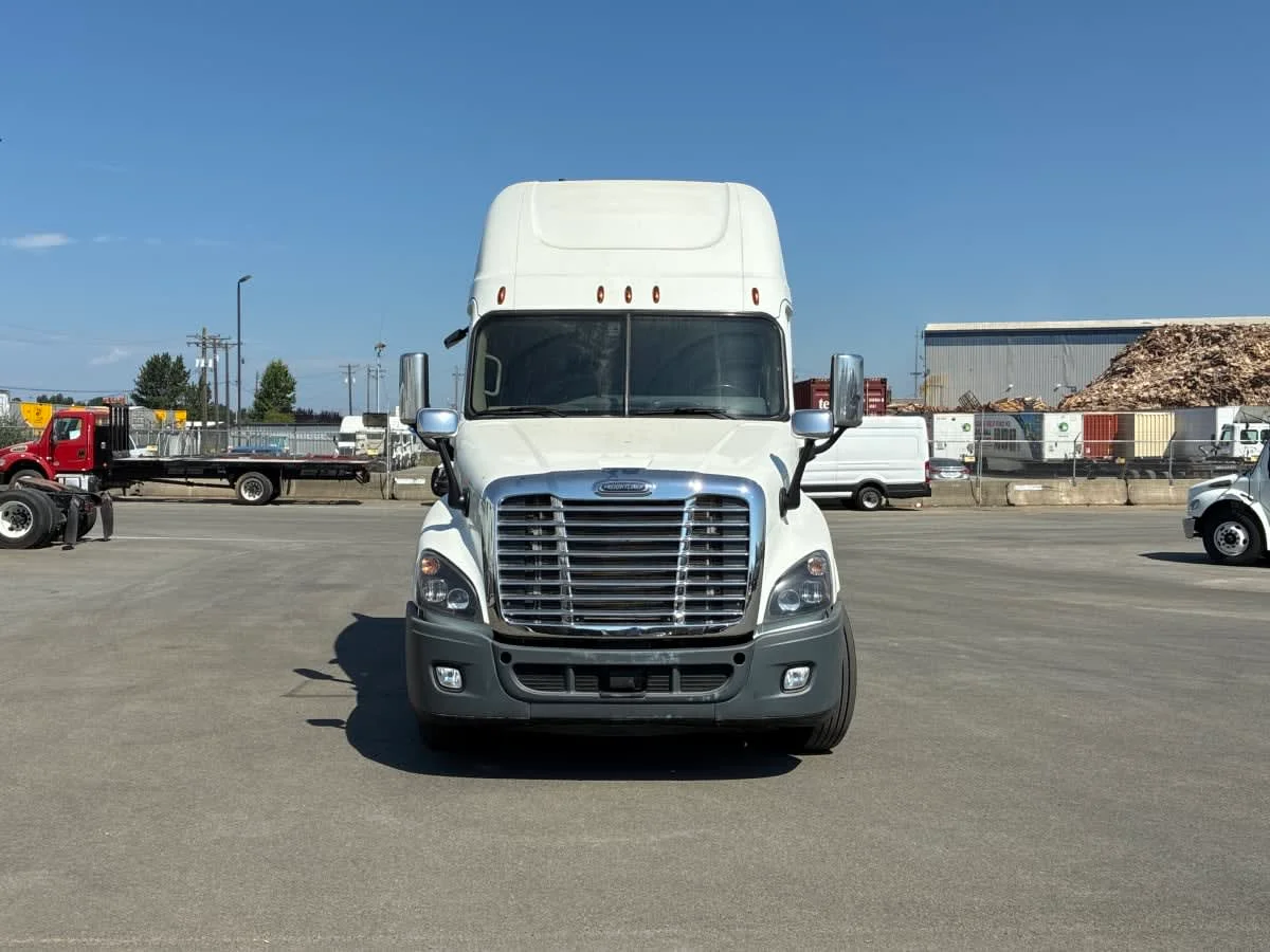2018 Freightliner Cascadia in Tacoma, WA — photo 2