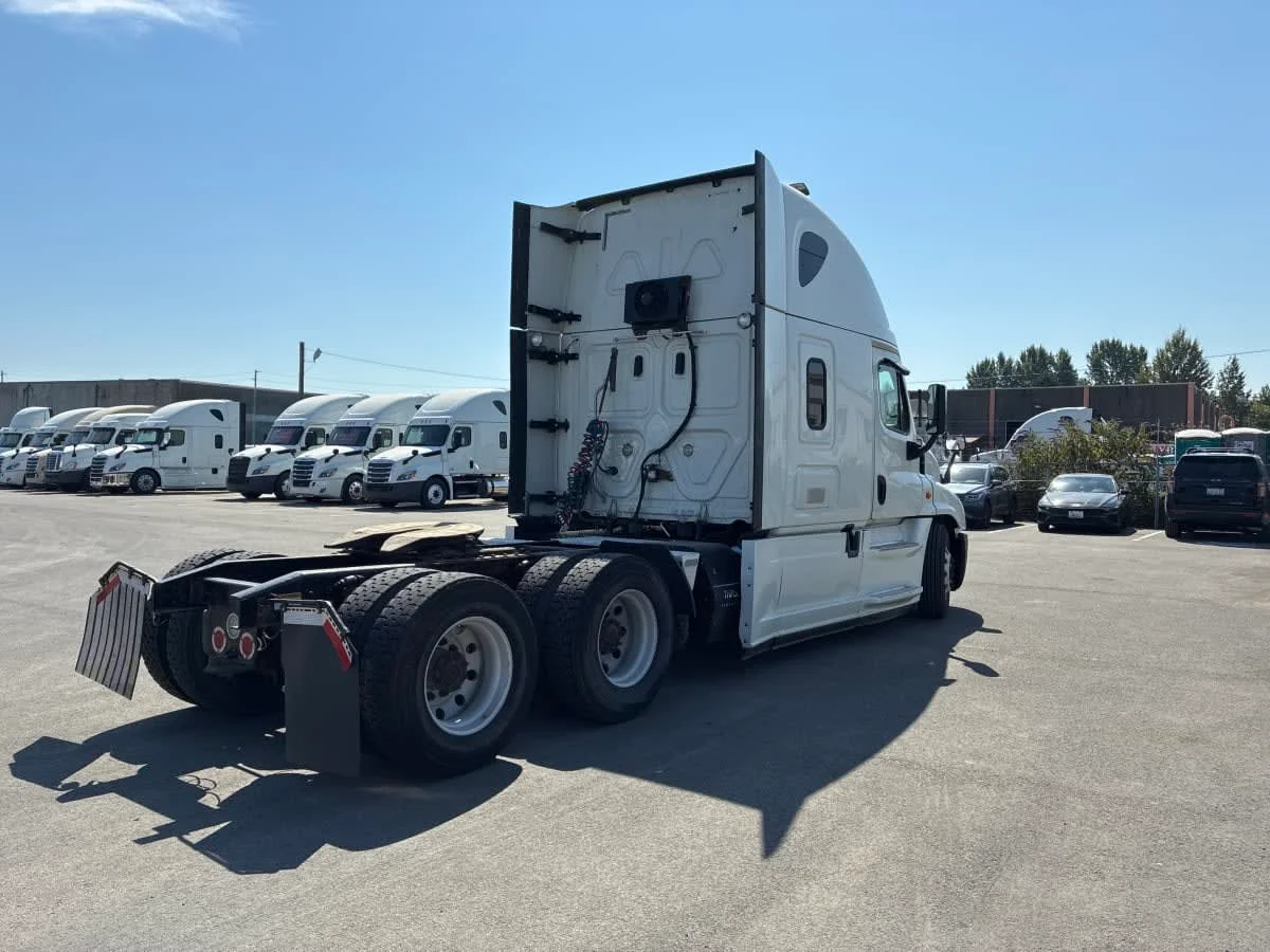 2018 Freightliner Cascadia in Tacoma, WA — photo 4