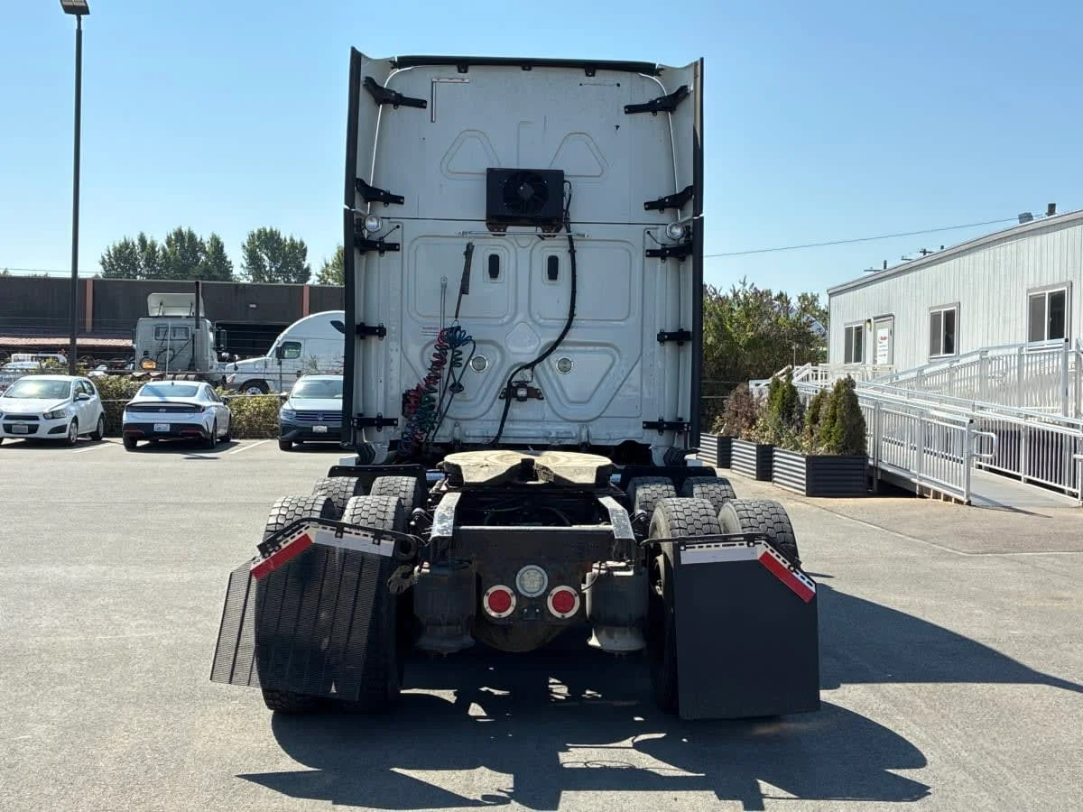 2018 Freightliner Cascadia in Tacoma, WA — photo 5