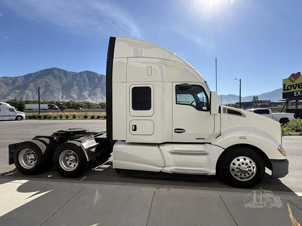 2021 Kenworth T680 in Springville, UT — photo 7
