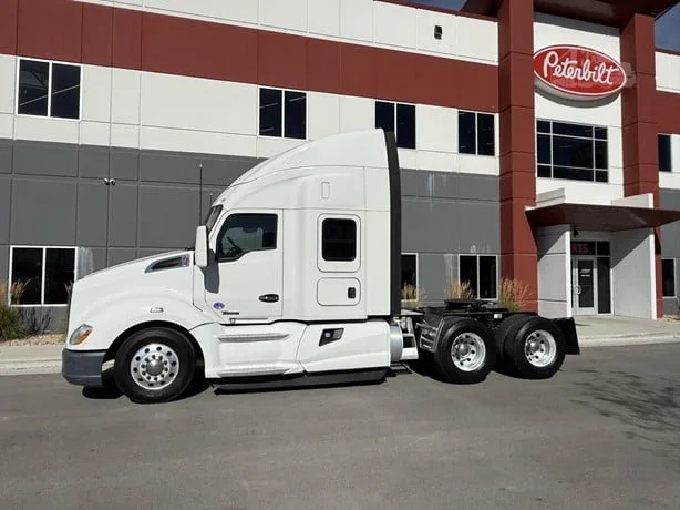 2021 Kenworth T680 in Springville, UT — photo 2