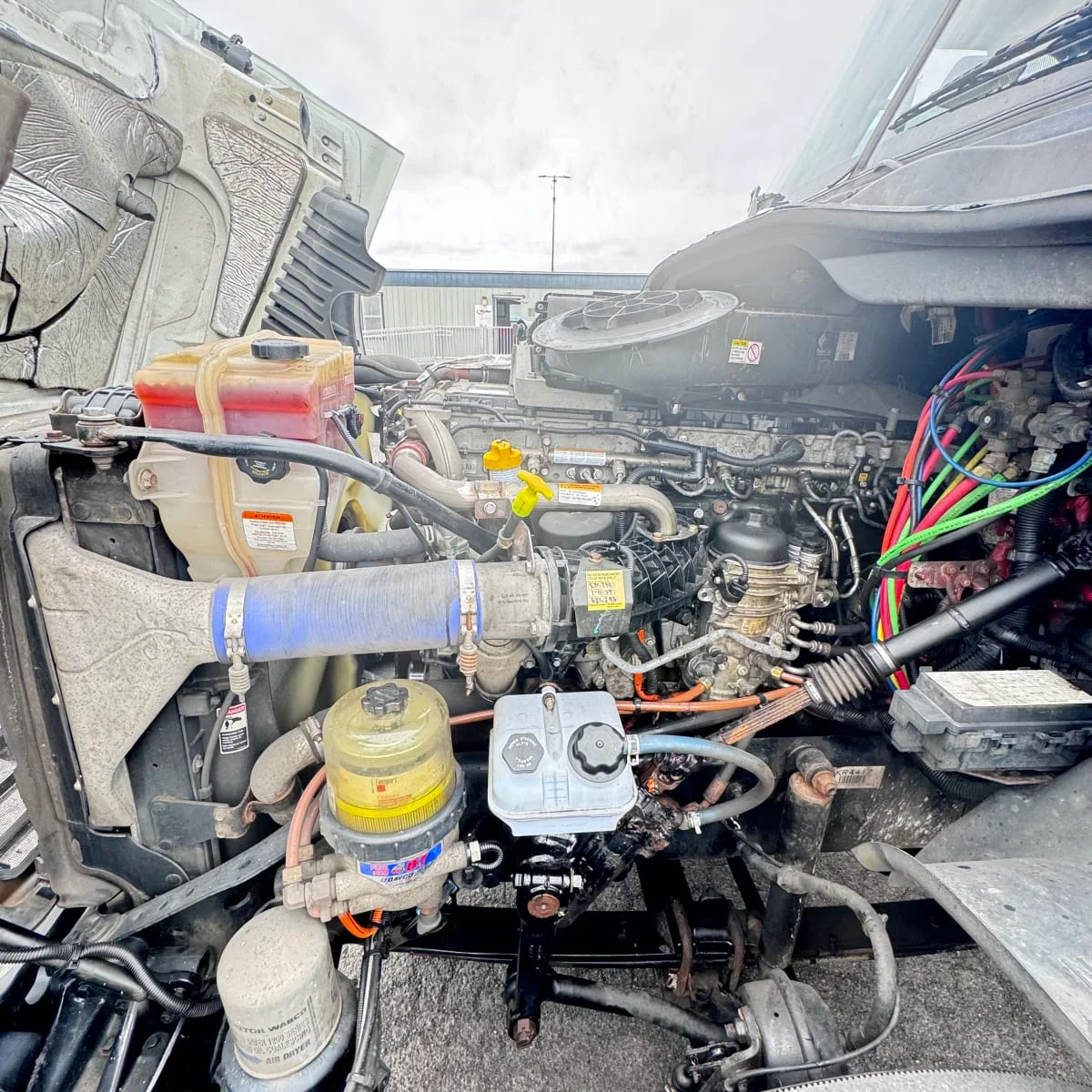 2019 Freightliner Cascadia - image 8