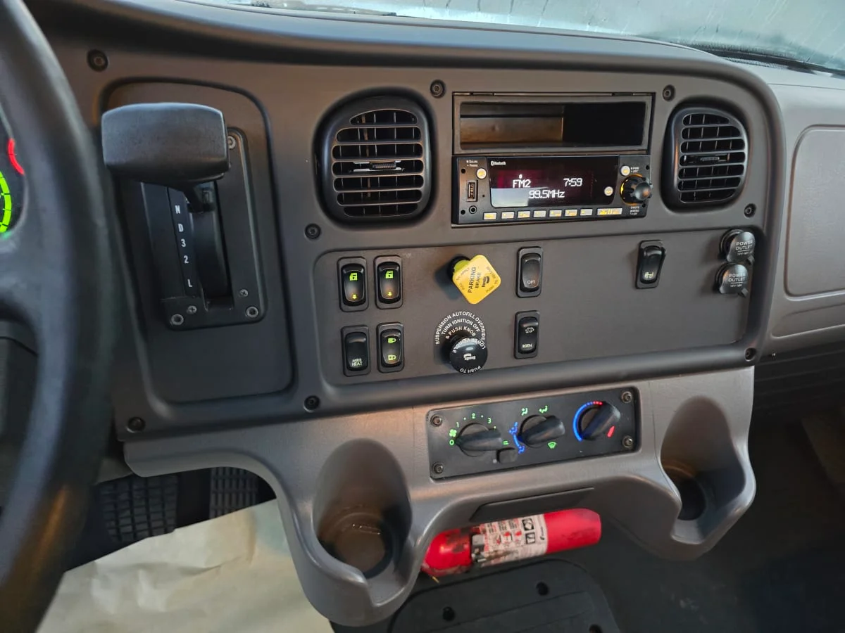 2017 Freightliner M2 106 - image 13
